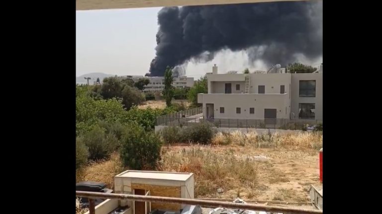 Κηφισιά: Μεγάλη φωτιά λόγω έκρηξης σε εργοστάσιο