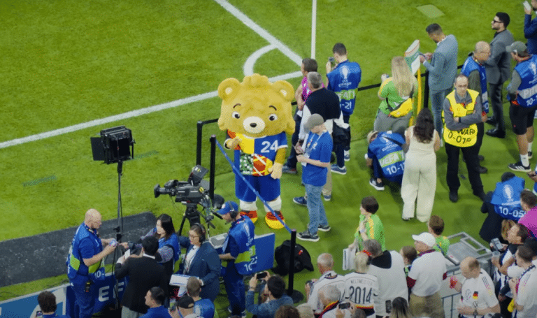Euro 2024: Ο Youtuber που γελοιοποίησε τα μέτρα ασφαλείας της UEFA (vid)