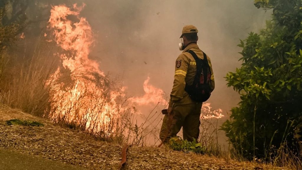 Φωτιά τώρα στην Χρυσοπηγή Ωρωπού