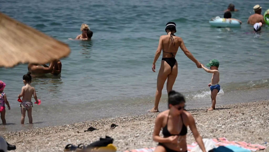 Καύσωνας: Αυτή θα είναι η πιο ακραία ημέρα – Κίνδυνος για περιστατικά θερμοπληξίας σε 13 περιοχές (Χάρτης)