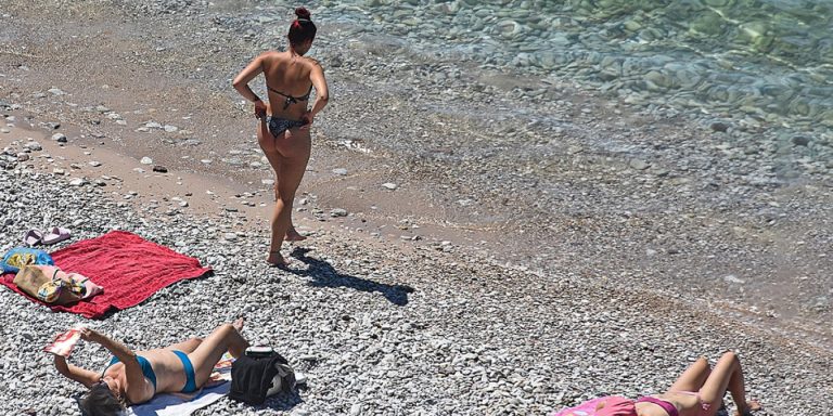 Καιρός: Αφόρητη ζέστη το τριήμερο του Αγίου Πνεύματος – Πότε και πού θα δροσίσει