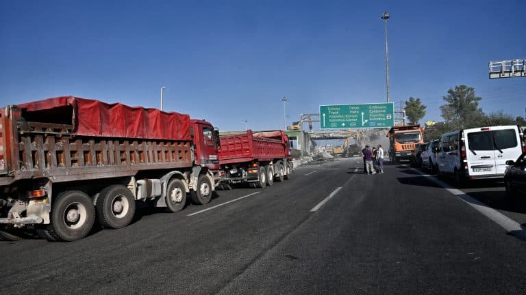 Μήνυμα 112: Κομμένη στα δύο η Ολυμπία Οδός – Τι συνέβη