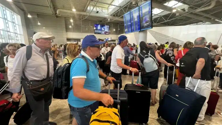 Χάος στο αεροδρόμιο «Ελ. Βενιζέλος»: Ταξιδιωτική «Οδύσσεια» για χιλιάδες επιβάτες