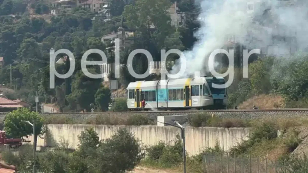 Τρόμος στην Ακράτα: Ξέσπασε φωτιά σε βαγόνι του προαστιακού