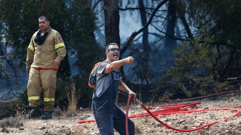 Φωτιά στα Γλυκά Νερά: 4 Προσαγωγές από την ΕΛ.ΑΣ – Εκκενώθηκε το Αμερικανικό Κολλέγιο