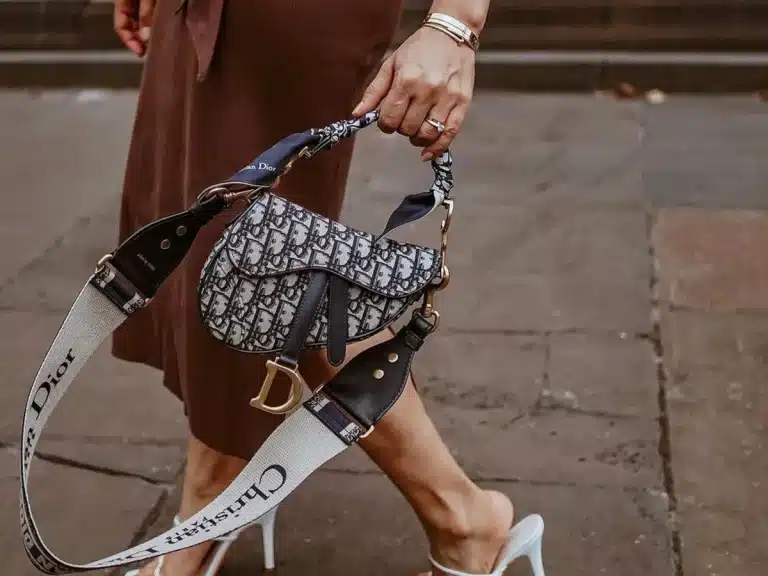 Σκάνδαλο Dior – Αrmani: Τσάντες φτιάχνονται από Κινέζους με… 53 ευρώ!