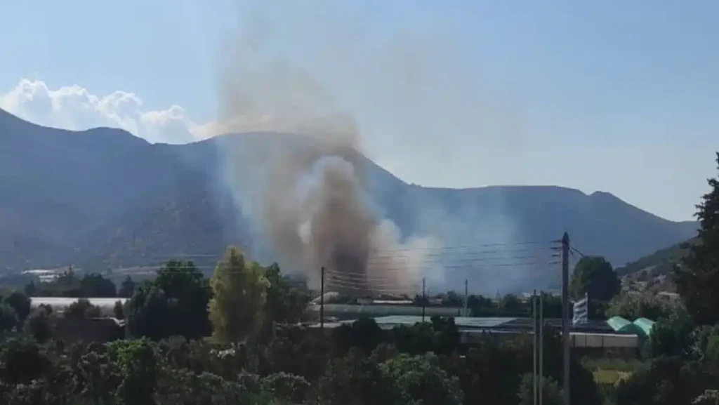 Φωτιά τώρα σε Μαρκόπουλο και Μαραθώνα – Καίγεται η Αττική
