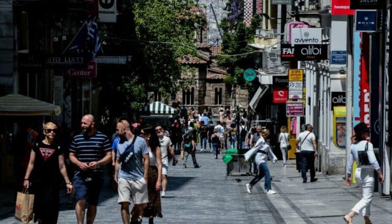 Έκτακτο επίδομα 200 ευρώ σε χιλιάδες συνταξιούχους, ανασφάλιστους και γονείς
