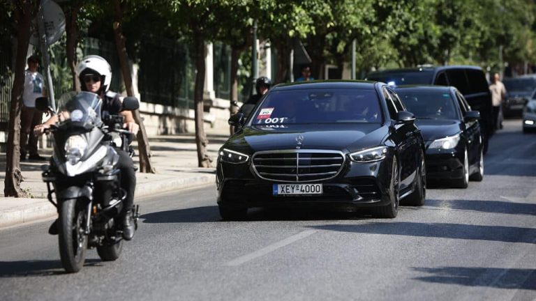 Τα νέα χλιδάτα αυτοκίνητα που διάλεξαν οι πολιτικοί (ΕΙΚΟΝΕΣ)