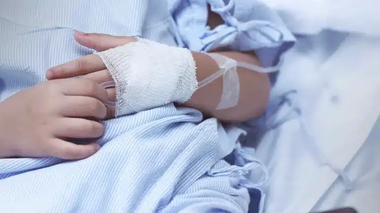 Ηλεία: Καγκελόπορτα καταπλάκωσε 4χρονο