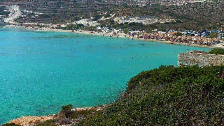 Παραλία “κρύσταλλο”: Βραβεύτηκε και από τους Αμερικάνους και την έχουμε “μπροστά στα πόδια μας” (Εικόνες)