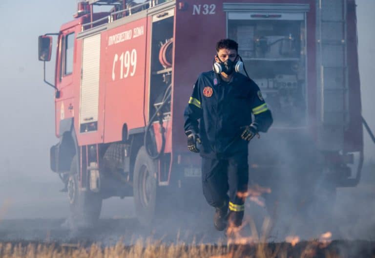 Υπό μερικό έλεγχο η φωτιά στο Ρέθυμνο