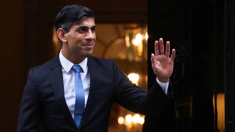 Μεγάλη Βρετανία: Αύριο στις κάλπες εκατομμύρια Άγγλοι