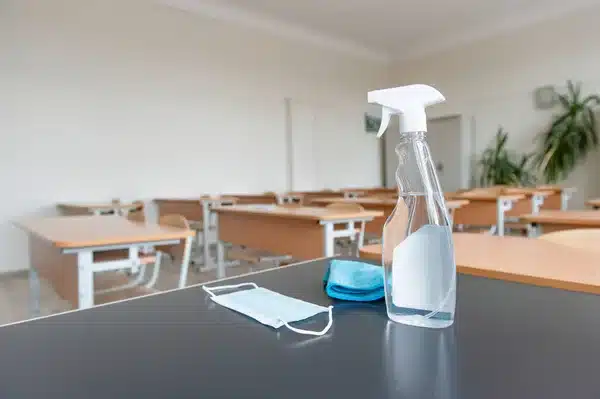 Σχολικές καθαρίστριες: 57 νέες προσλήψεις σε Παιανία και Αγία Βαρβάρα