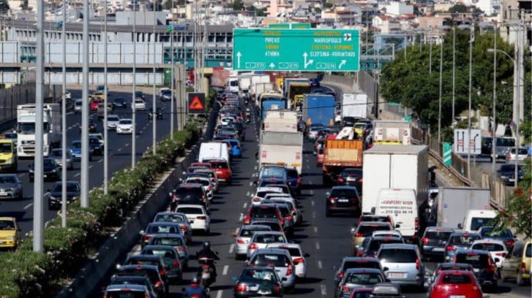 Ανατροπή νταλίκας στον Κηφισό – Προβλήματα στην κυκλοφορία