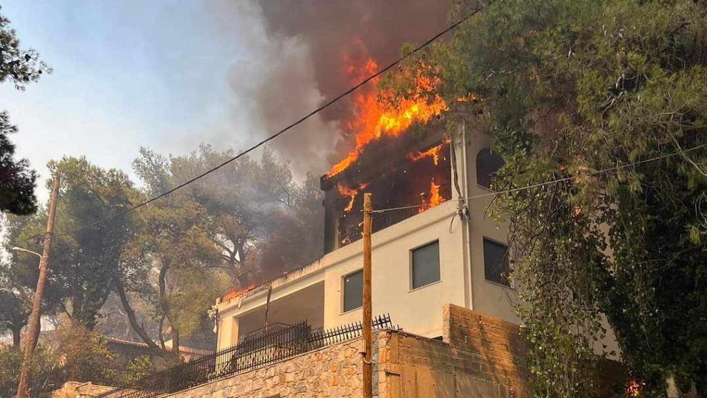 «Θα καούμε ζωντανοί. Πού είναι οι δυνάμεις;»