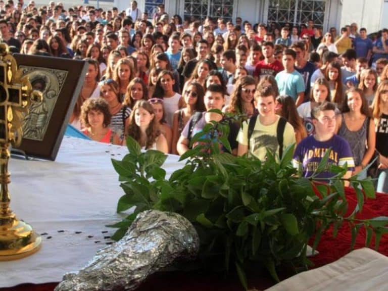 Τι είναι η γονική άδεια για τον αγιασμό στα σχολεία