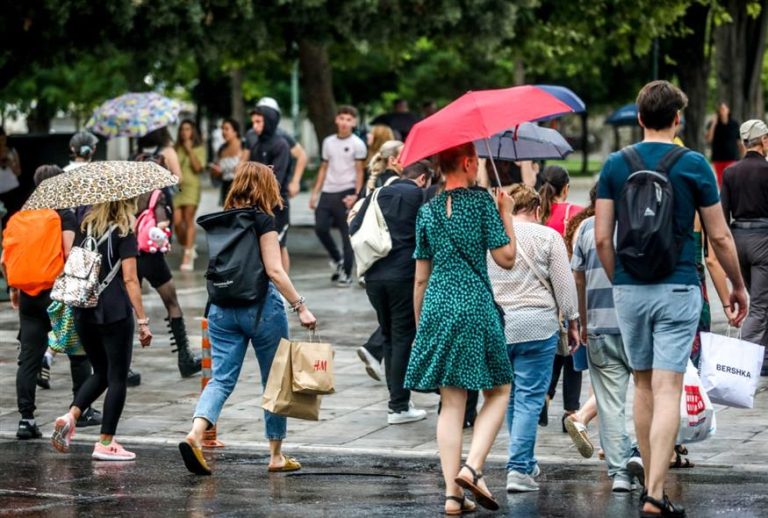 Τι ώρα θα βρέξει στην Αττική – Λασποβροχές και καταιγίδες τις επόμενες ώρες
