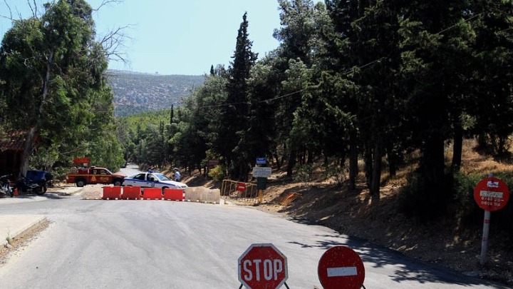 Οι κυκλοφοριακές ρυθμίσεις σε Βαρνάβα - Σταμάτα - Δροσιά - Διόνυσο και Πεντέλη λόγω της πυρκαγιάς