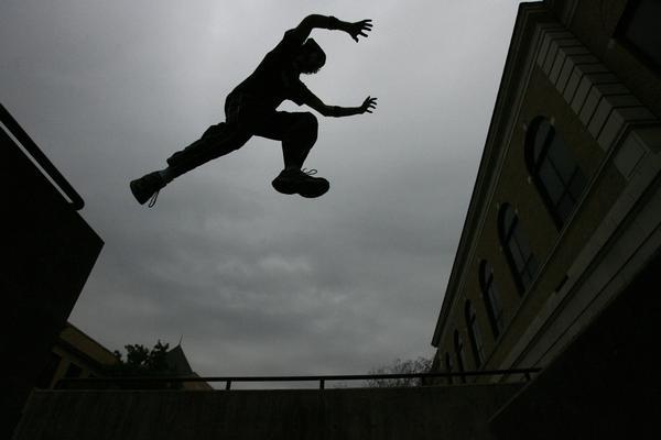 Θεσσαλονίκη: Καταδίκη για νεαρό που έκανε παρκούρ από ταράτσα σε ταράτσα για να διαρρήξει επιχειρήσεις