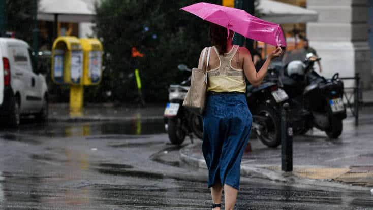 Αλλάζει το σκηνικό του καιρού: Τριήμερο με βροχές, καταιγίδες και πτώση της θερμοκρασίας