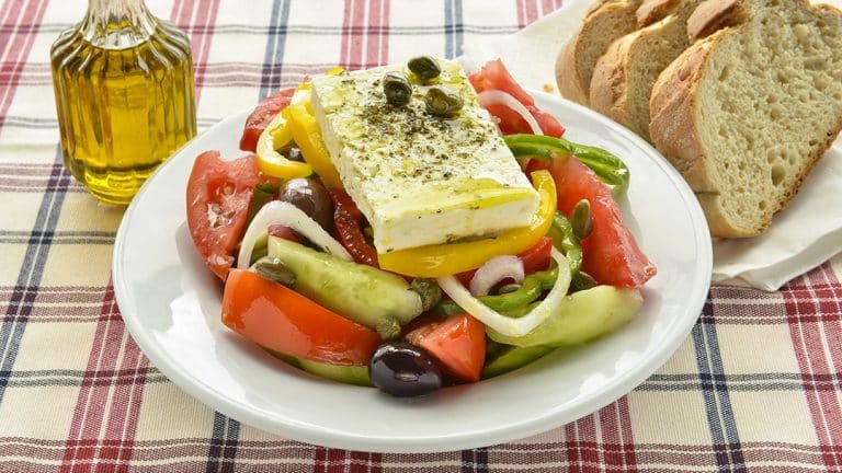 Χωριάτικη… από χρυσό: Ξεσπούν Έλληνες – Πού έφτασε τα 13 ευρώ
