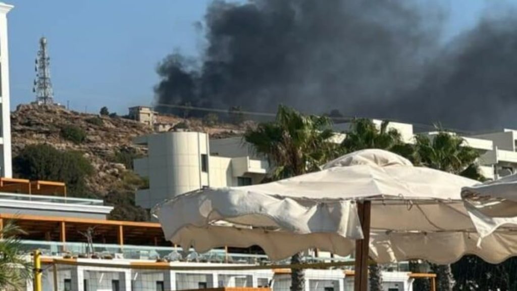 Φωτιά τώρα στη Ρόδο – Καίει κοντά σε κεραίες κινητής τηλεφωνίας