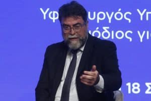 Οικονόμου για Τέμπη: Δηλαδή αν πέσει ένα αεροπλάνο, δεν θα προχωρήσει η ζωή;