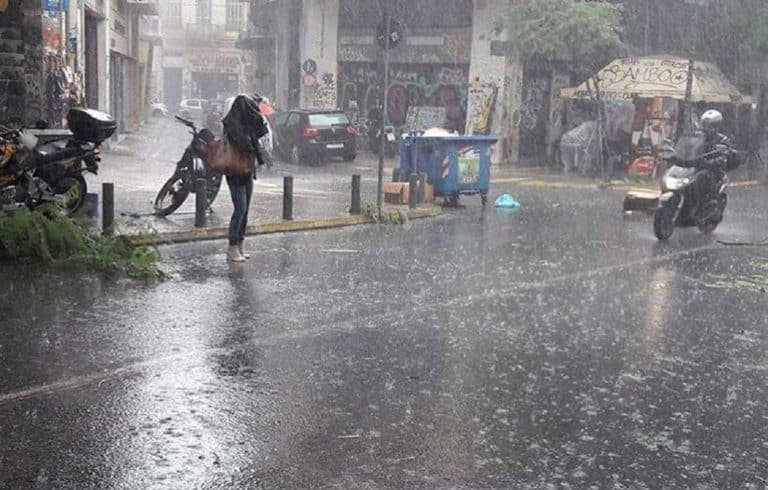 Άστατος ο καιρός: Πού θα «χτυπήσουν» σήμερα οι έντονες βροχές