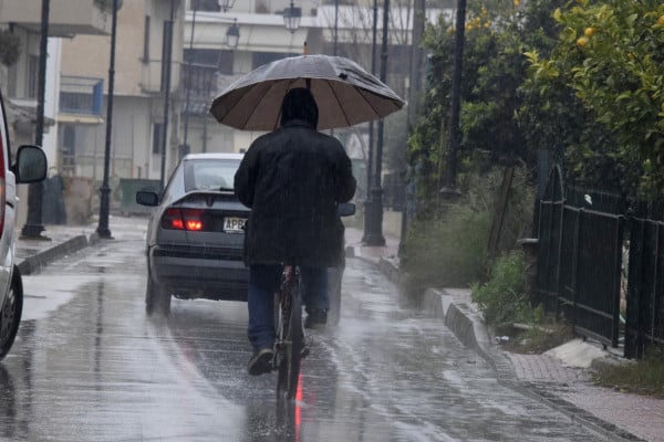 Ραγδαία αλλαγή του καιρού: Καταιγίδες, πτώση της θερμοκρασίας και θυελλώδεις άνεμοι