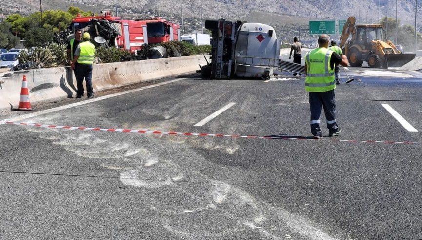 Αττική Οδός: Σύγκρουση βυτιοφόρου με όχημα - Κυκλοφοριακές ρυθμίσεις