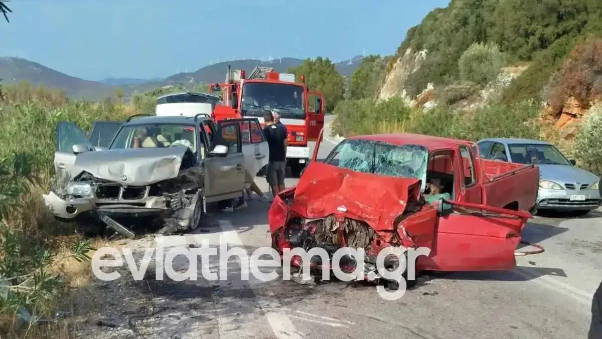 Θανατηφόρο τροχαίο με έναν νεκρό και 8 τραυματίες στην Εύβοια