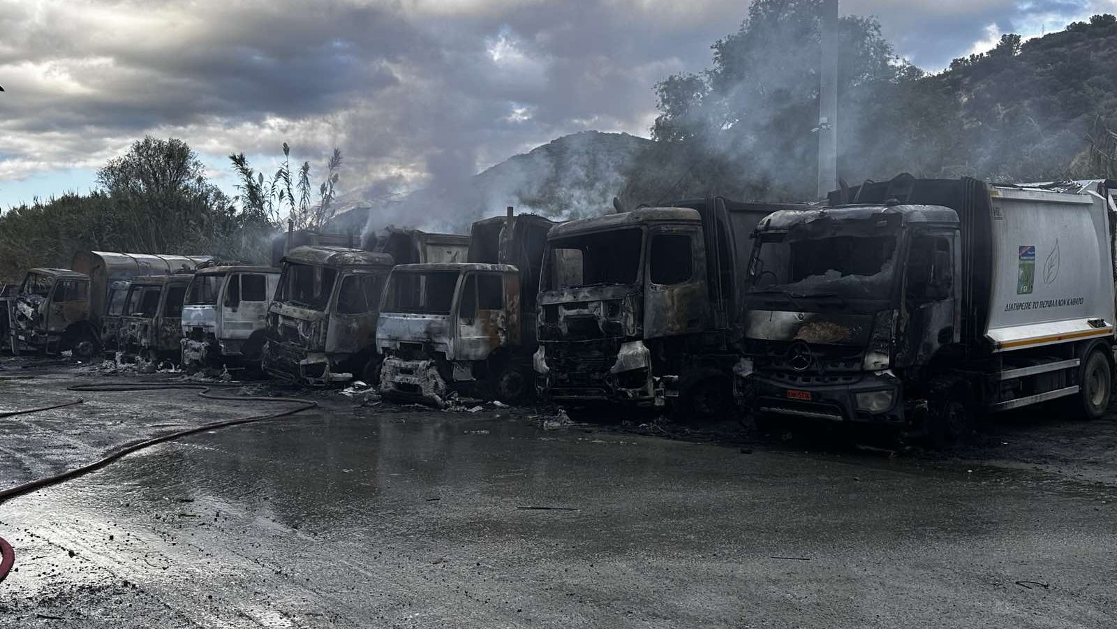 Πυρκαγιά σε απορριμματοφόρα: Απολογούνται οι 3 – Κακουργηματικές οι διώξεις