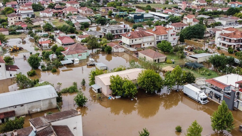 Αθήνα 2025: Καμπανάκι για ακραία φαινόμενα – Πλημμύρες, ξηρασίες και αφόρητοι καύσωνες