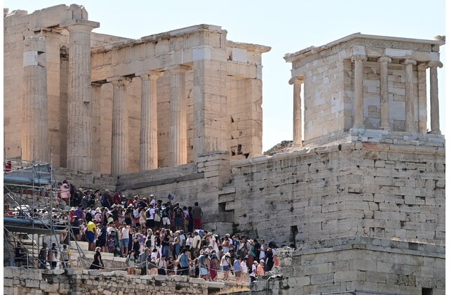 Απέραντος σκουπιδότοπος η περιοχή της Ακρόπολης (ΕΙΚΟΝΕΣ)