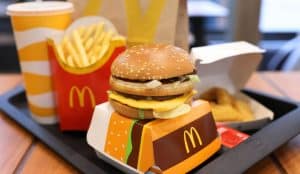 McDonald’s: Από τα κρεμμύδια τελικά η μαζική δηλητηρίαση