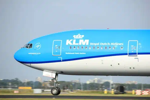 KLM: Αναστέλλει τις πτήσεις της προς το Ισραήλ έως το τέλος του 2024