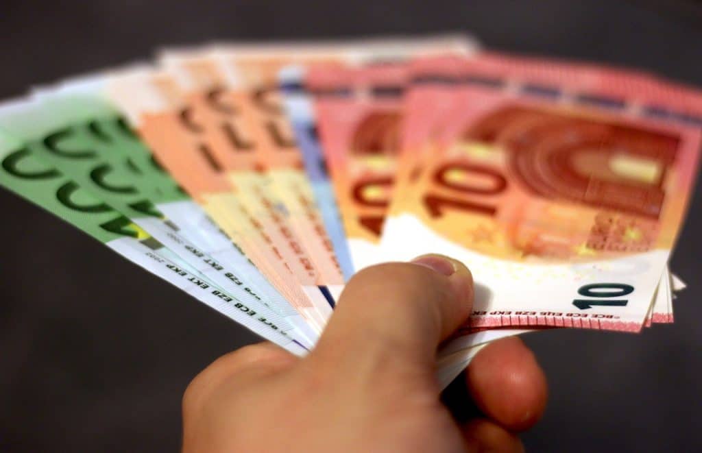 ΟΠΕΚΑ: “Ταμείο” για χιλιάδες δικαιούχους – Σήμερα οι πληρωμές