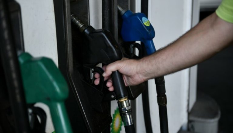 Νέα άνοδος στα καύσιμα: Πάνω από 2 ευρώ το λίτρο – Πού είναι πιο ακριβά