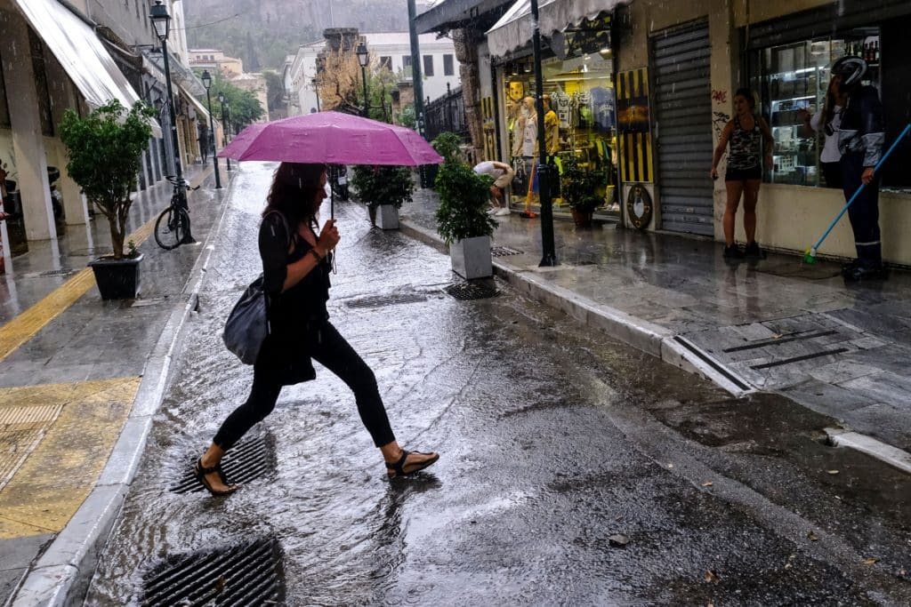 Καιρός: Βροχές και …32άρια μέχρι την Κυριακή – Πότε έρχεται νέα κακοκαιρία