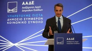 Πολιτική κόντρα για φοροδιαφυγή και μείωση φόρων