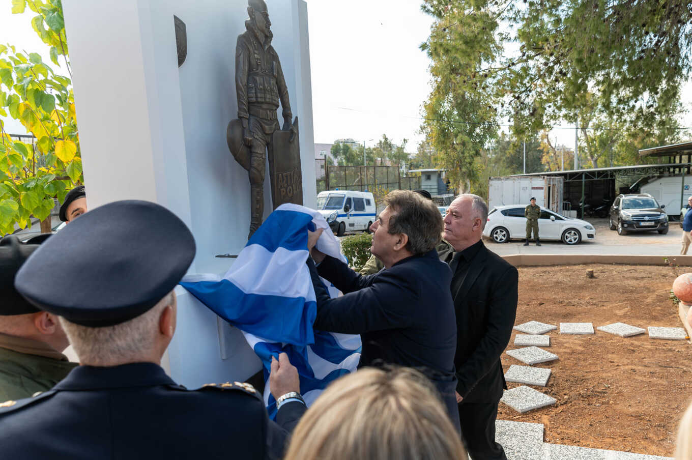 Αποκαλύφθηκε το μνημείο για τον Γιώργο Λυγγερίδη