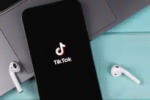 Κόσοβο: Επικίνδυνο challenge στο TikTok οδηγεί τα παιδιά σε αυτοτραυματισμό