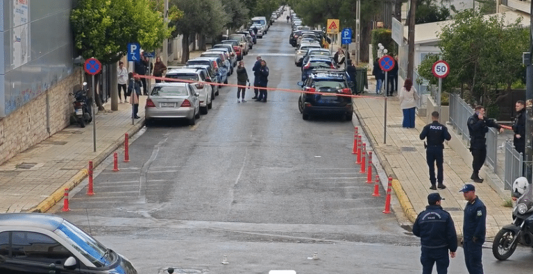 Γλυφάδα: Μεσοτοιχία το πρακτορείο με το σχολείο – «Είπαν στα παιδιά να πέσουν κάτω»