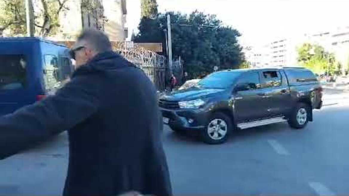Στον εισαγγελέα οι 8 Τούρκοι για το οπλοστάσιο στο κέντρο της Αθήνας