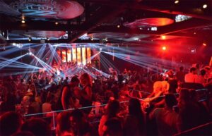 Ξανανοίγει το club στη Βουλιαγμένης με το νοθευμένο αλκοόλ στους μαθητές