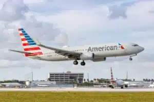 American Airlines: Αναστέλλει όλες τις πτήσεις της μέχρι νεωτέρας
