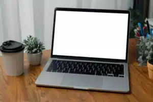 Ξεκινούν οι αιτήσεις για voucher laptop & tablet – Ποιοί το δικαιούνται