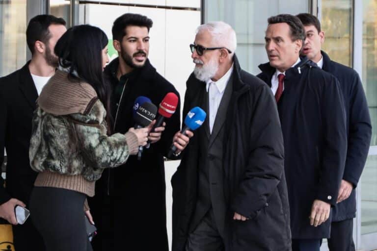Δίκη Φιλιππίδη: «Ακούμπησε το μόριο του στο γυμνό κομμάτι του σώματος μου»