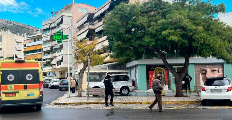Γλυφάδα: Πάνω από 30 πυροβολισμοί πλησίον παιδικής χαράς – Δύο νεκροί, ένας τραυματίας